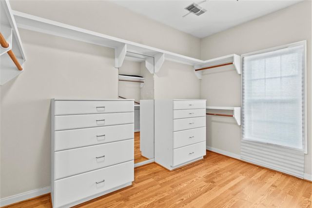 2515 N Macgregor Way, Houston, TX 77004