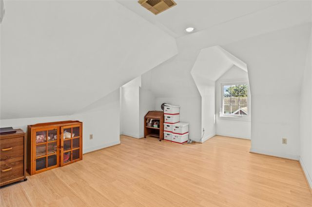 2515 N Macgregor Way, Houston, TX 77004