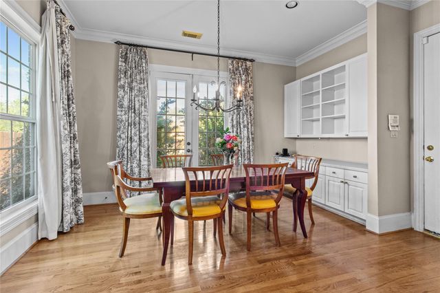 2515 N Macgregor Way, Houston, TX 77004