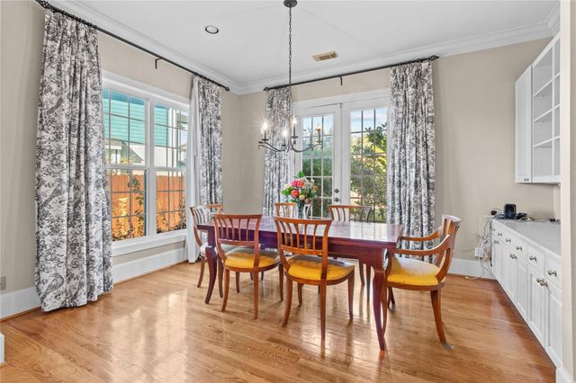 2515 N Macgregor Way, Houston, TX 77004