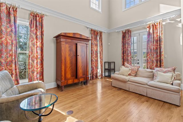 2515 N Macgregor Way, Houston, TX 77004