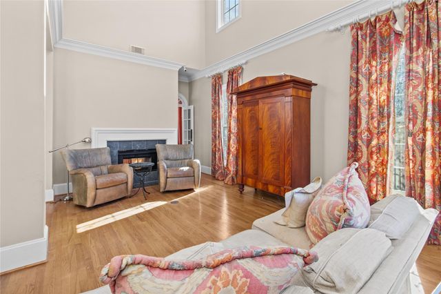 2515 N Macgregor Way, Houston, TX 77004