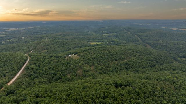 11571 Co Rd E 76 211, Ava, MO 65608