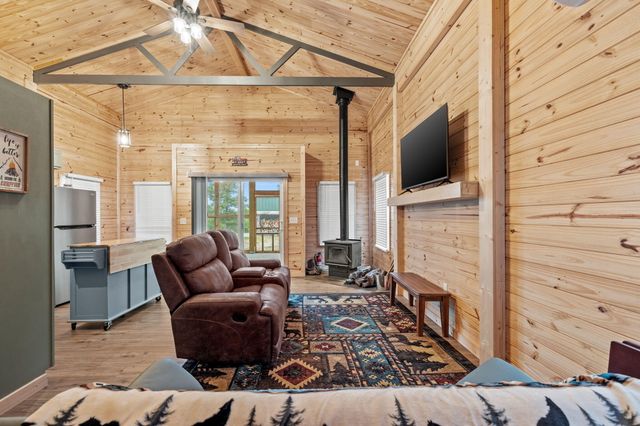 11571 Co Rd E 76 211, Ava, MO 65608