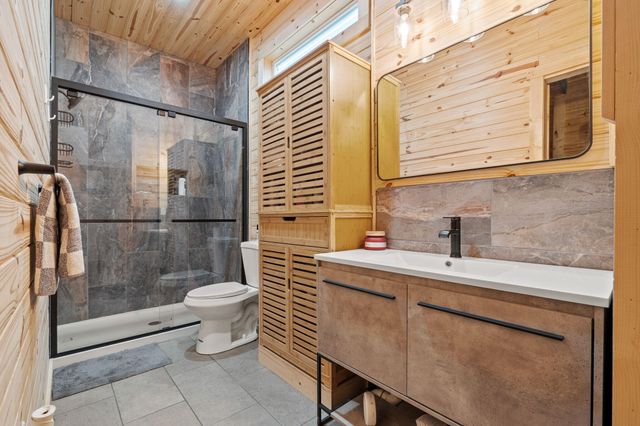 11571 Co Rd E 76 211, Ava, MO 65608