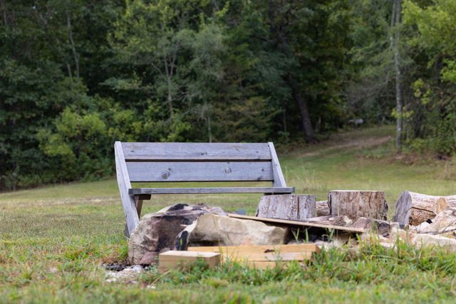 11571 Co Rd E 76 211, Ava, MO 65608