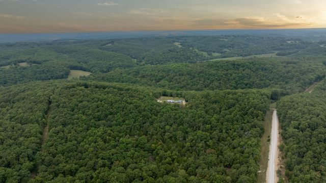 11571 Co Rd E 76 211, Ava, MO 65608