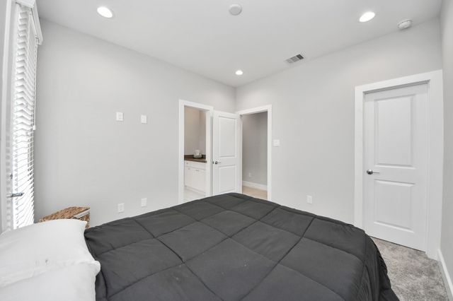 3305 Daphne Street, Houston, TX 77021