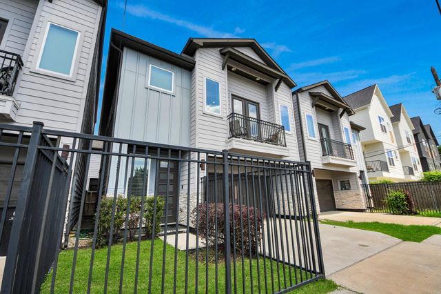 3305 Daphne Street, Houston, TX 77021