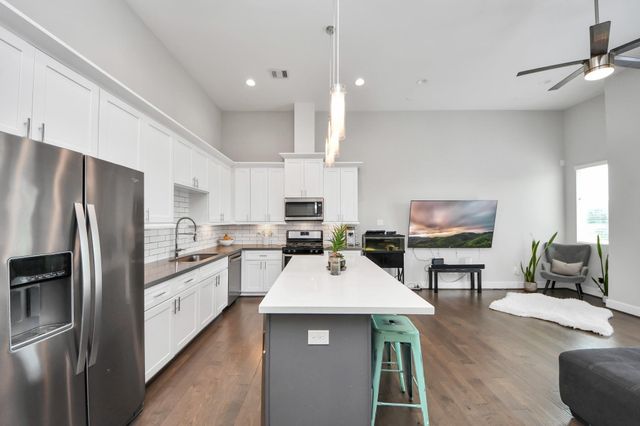 3305 Daphne Street, Houston, TX 77021