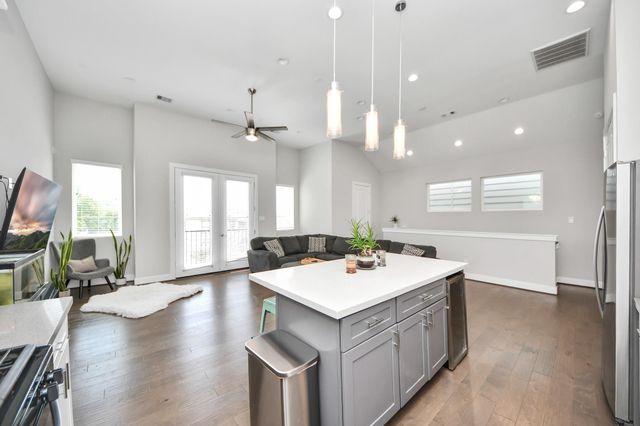 3305 Daphne Street, Houston, TX 77021