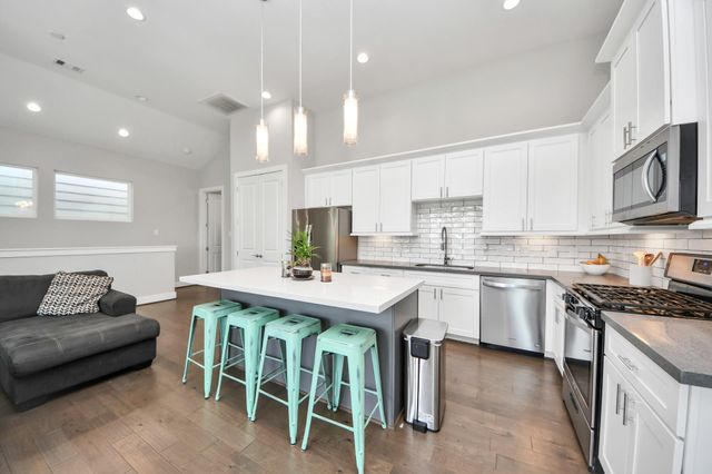 3305 Daphne Street, Houston, TX 77021