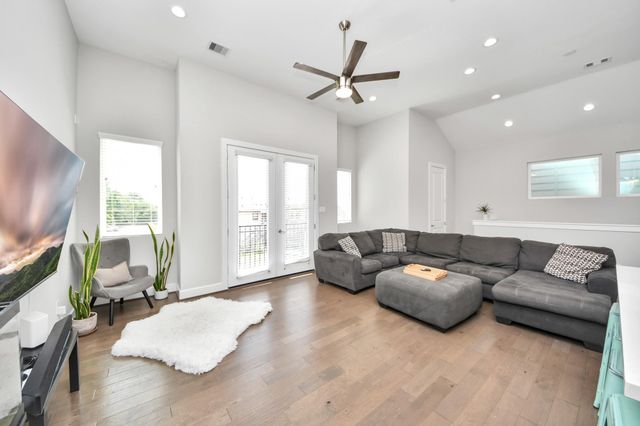 3305 Daphne Street, Houston, TX 77021