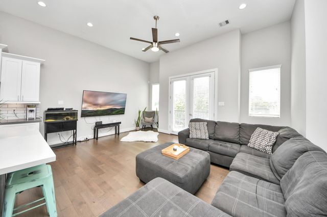 3305 Daphne Street, Houston, TX 77021