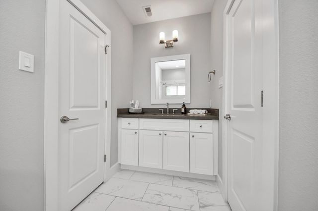 3305 Daphne Street, Houston, TX 77021