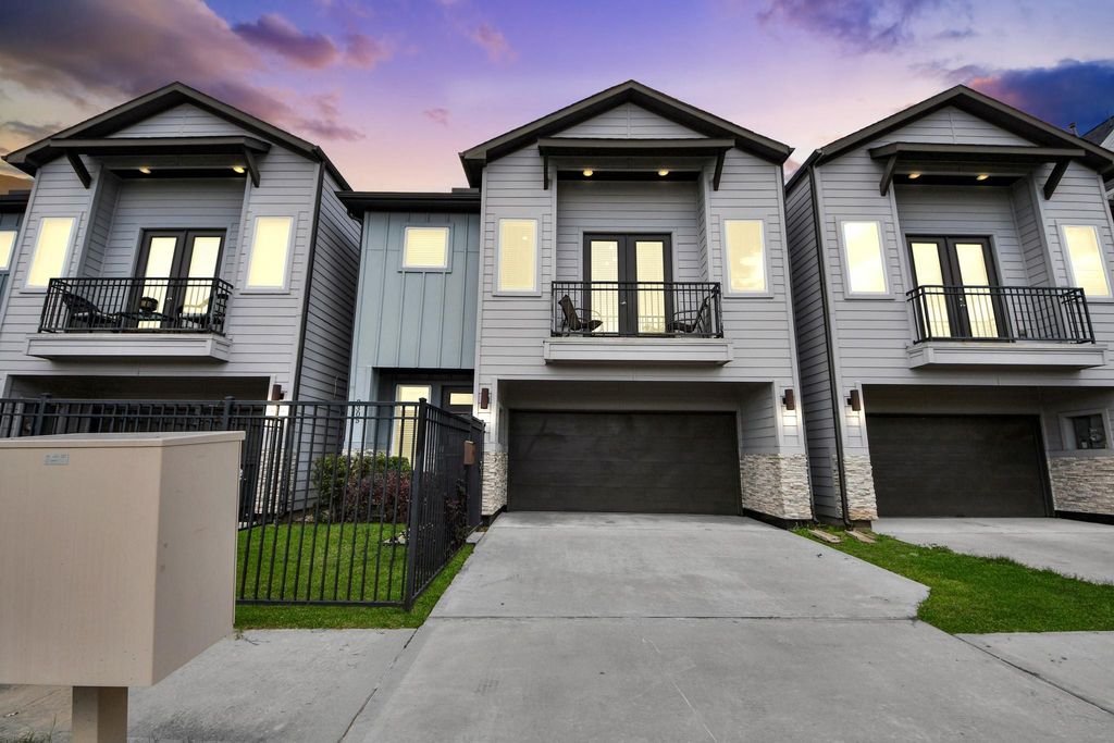 3305 Daphne Street, Houston, TX 77021