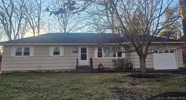 290 Gull Pond Lane, Greenport, NY 11944