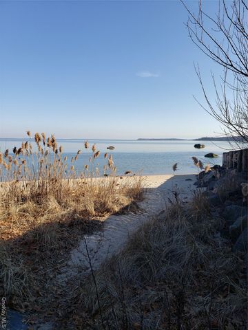 290 Gull Pond Lane, Greenport, NY 11944