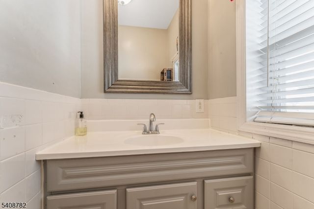 37 E SOMERSET STREET, Raritan Boro, NJ 08869