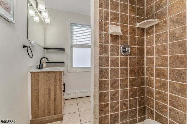 37 E SOMERSET STREET, Raritan Boro, NJ 08869