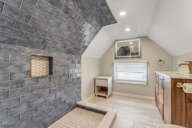 37 E SOMERSET STREET, Raritan Boro, NJ 08869