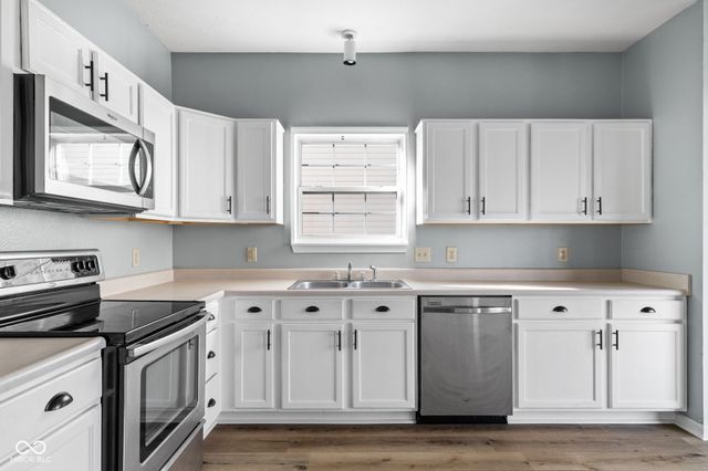 868 Flying Sun Drive, Avon, IN 46123