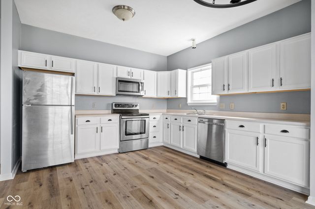 868 Flying Sun Drive, Avon, IN 46123