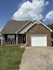 102 Pepper Ct, Oak Grove, KY 42262