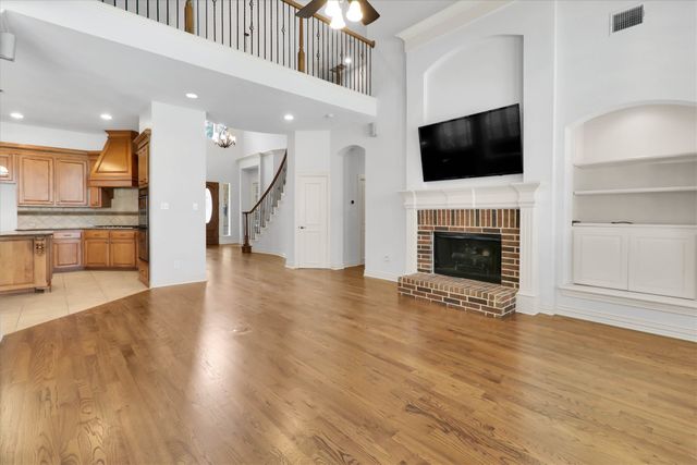 1216 Queen Peggy Lane, Lewisville, TX 75056