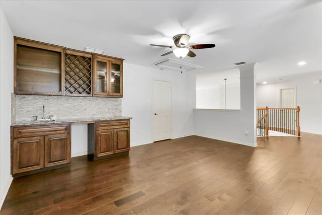 1216 Queen Peggy Lane, Lewisville, TX 75056