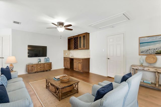 1216 Queen Peggy Lane, Lewisville, TX 75056