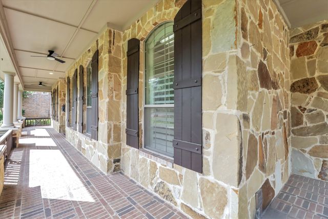 1216 Queen Peggy Lane, Lewisville, TX 75056