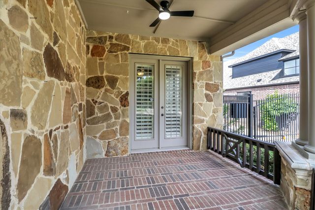 1216 Queen Peggy Lane, Lewisville, TX 75056