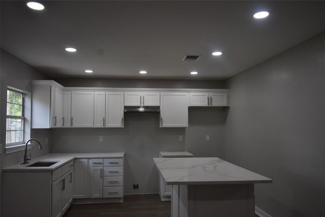 2907 Avenue K, Bay City, TX 77414