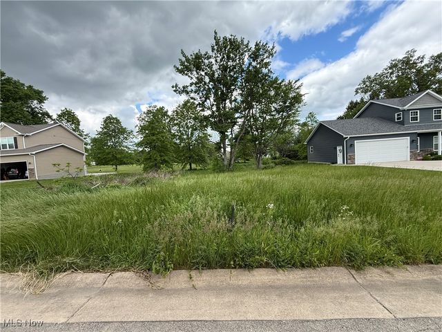 28 Eldon Court, Columbiana, OH 44408