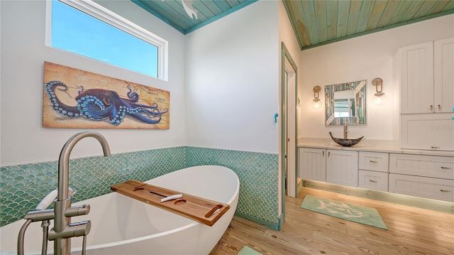 180 HORSESHOE LOOP ROAD, Terra Ceia, FL 34250
