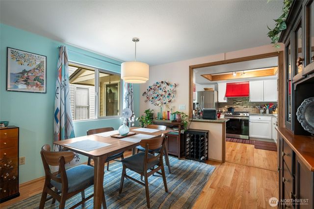 24813 10th Avenue S, Des Moines, WA 98198