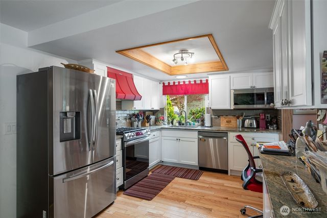 24813 10th Avenue S, Des Moines, WA 98198