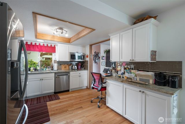 24813 10th Avenue S, Des Moines, WA 98198