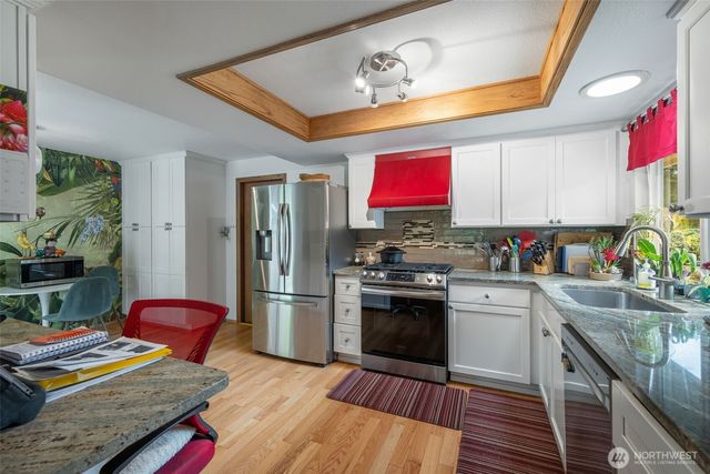 24813 10th Avenue S, Des Moines, WA 98198