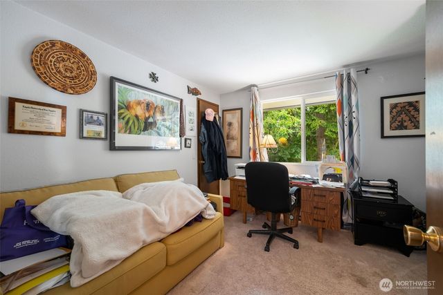 24813 10th Avenue S, Des Moines, WA 98198