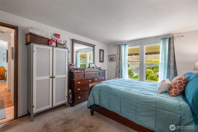 24813 10th Avenue S, Des Moines, WA 98198