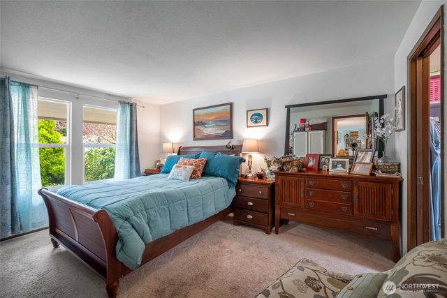 24813 10th Avenue S, Des Moines, WA 98198