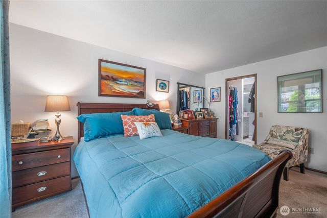 24813 10th Avenue S, Des Moines, WA 98198