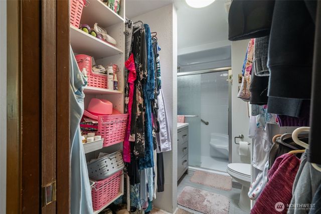 24813 10th Avenue S, Des Moines, WA 98198