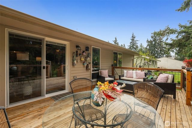 24813 10th Avenue S, Des Moines, WA 98198