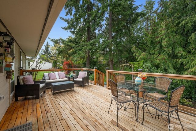 24813 10th Avenue S, Des Moines, WA 98198