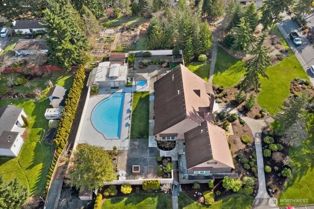 24813 10th Avenue S, Des Moines, WA 98198