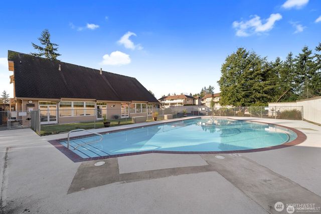 24813 10th Avenue S, Des Moines, WA 98198