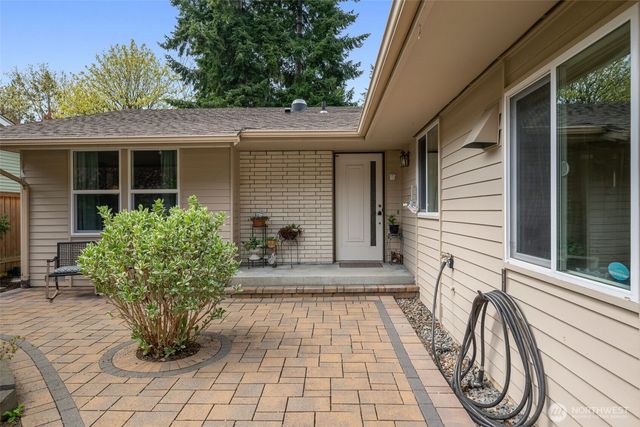 24813 10th Avenue S, Des Moines, WA 98198